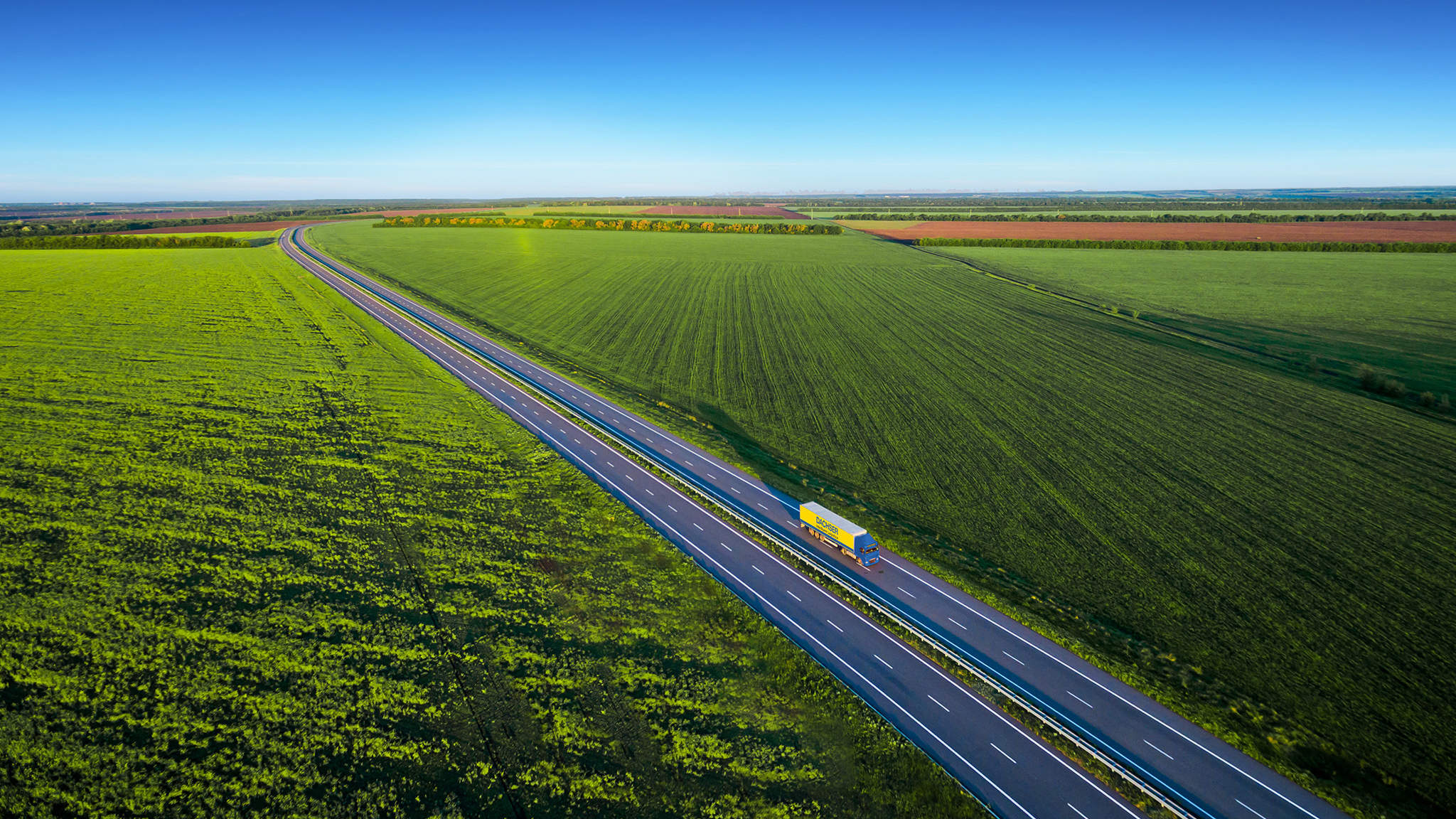 In addition to battery-electric drives, which are already in use as part of DACHSER Emission-Free Delivery, DACHSER is also looking into fuel-cell trucks and the use of green hydrogen. In addition to battery-electric drives, which are already in use as part of DACHSER Emission-Free Delivery, DACHSER is also looking into fuel-cell trucks and the use of green hydrogen.