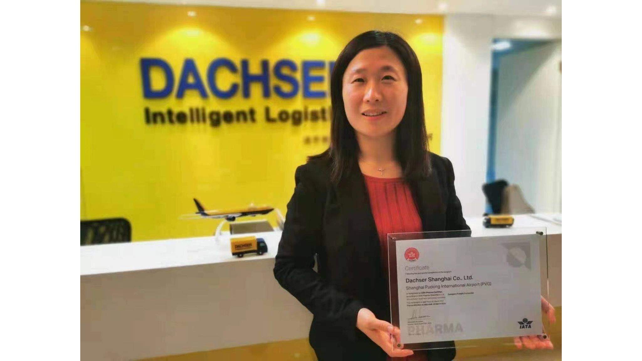 Michelle Jiang, Team Leader Life Science & Healthcare Air & Sea Logistics North China, delightedly receiving the IATA’s CEIV Pharma Certificate for Dachser Shanghai