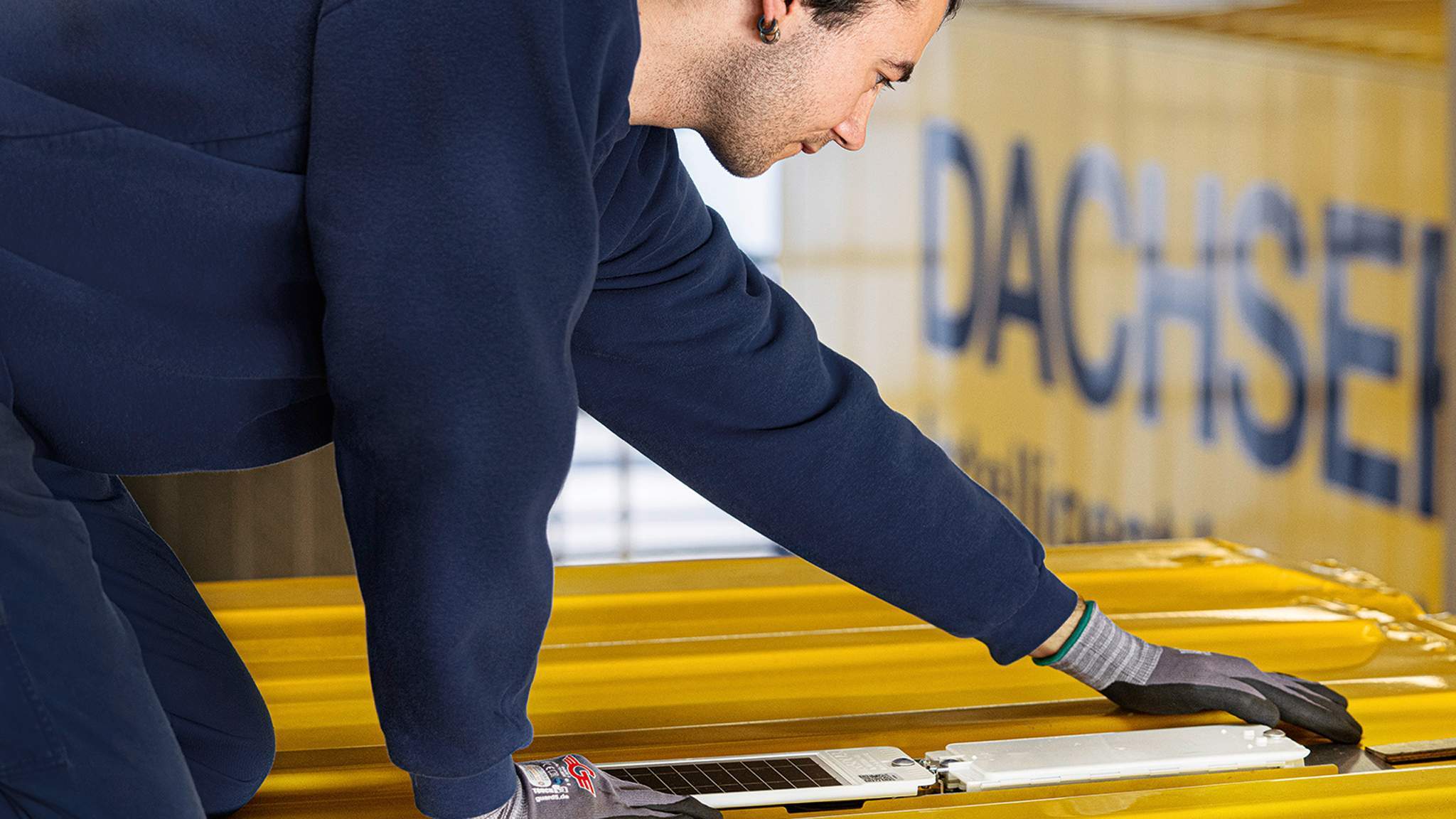 The new tracking devices are easy to install ...</span> The new tracking devices are easy to install ...</span>