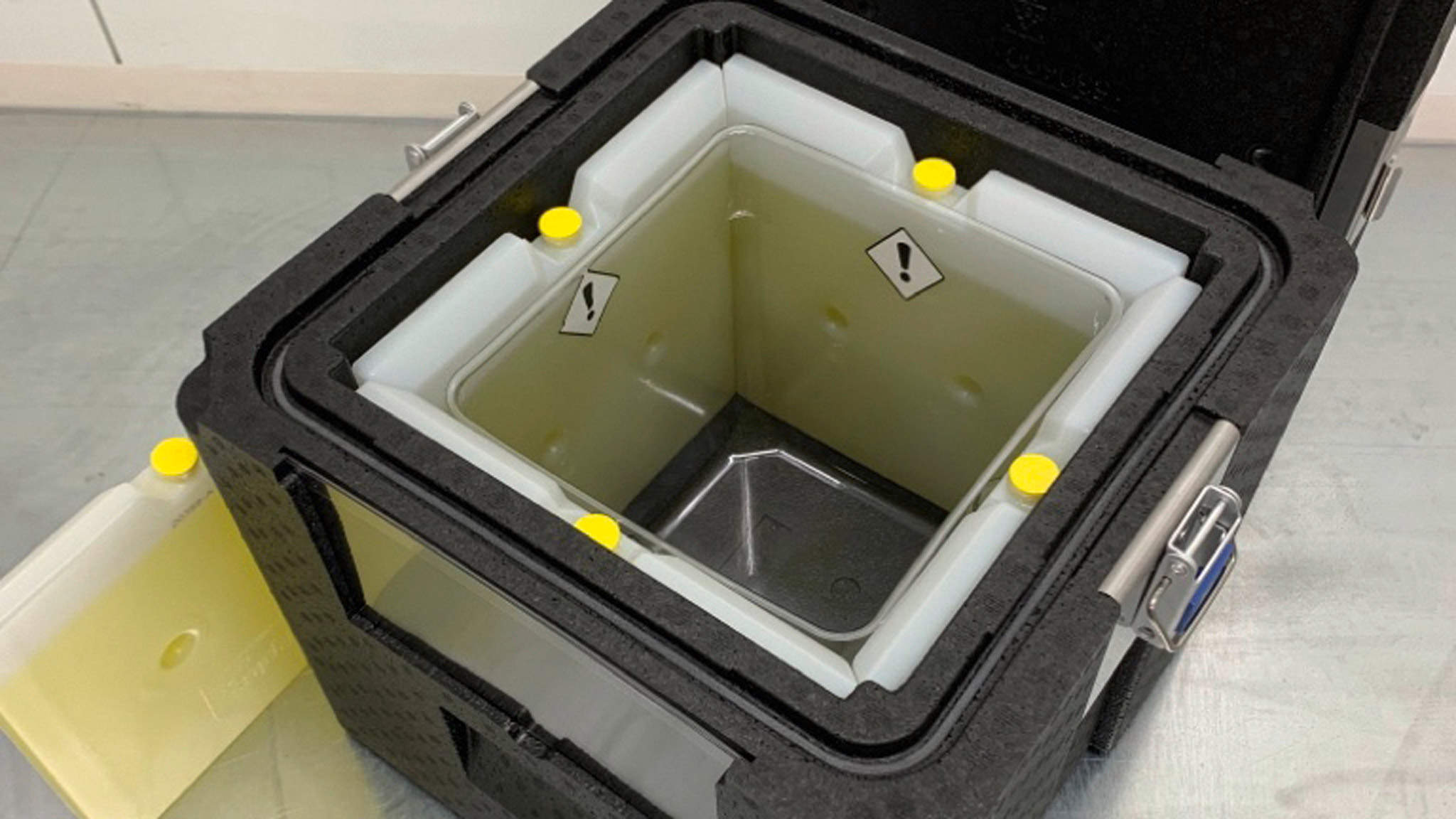 Coolling boxes for vaccine transportation